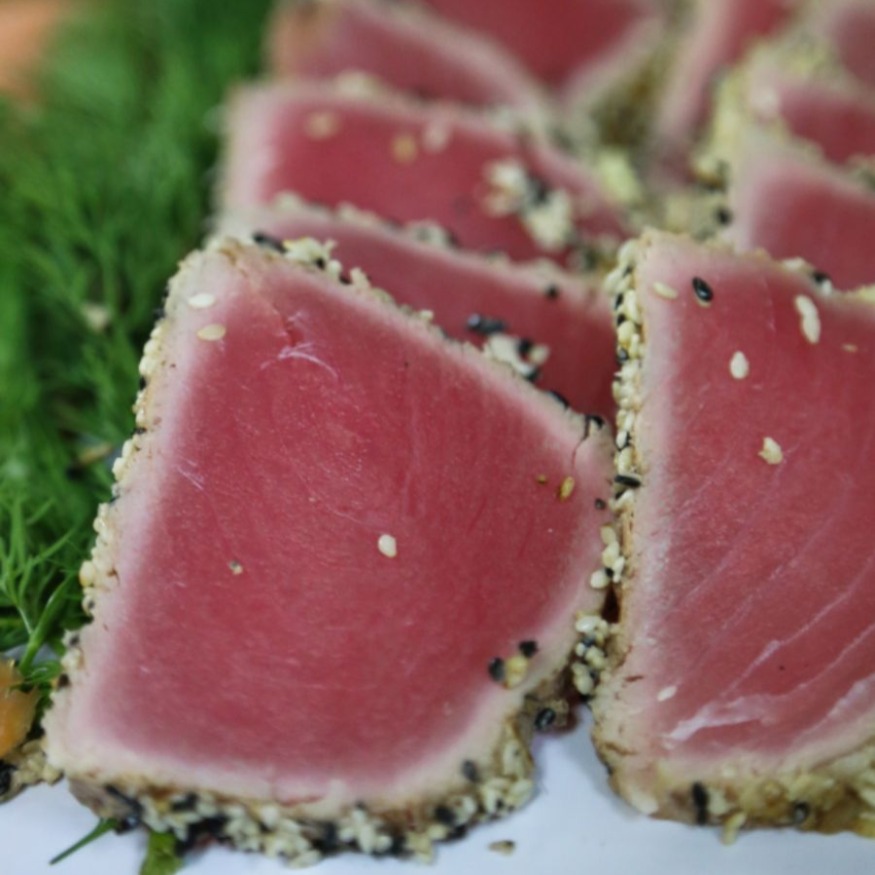 ATÚN ABRASADO CON AJONJOLÍ BLANCO Y NEGRO