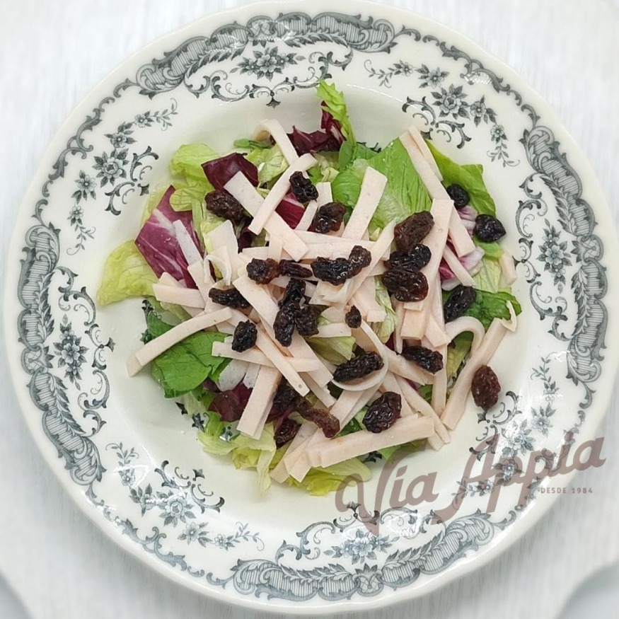 ENSALADA DE PAVO Y PASAS