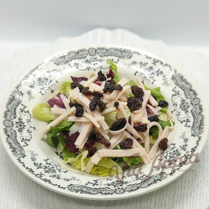 ENSALADA DE PAVO Y PASAS