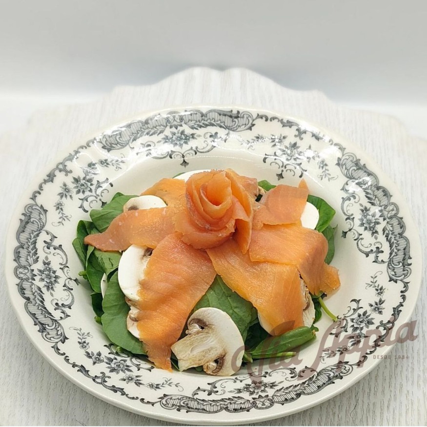 ENSALADA DE SALMÓN AHUMADO NORUEGO