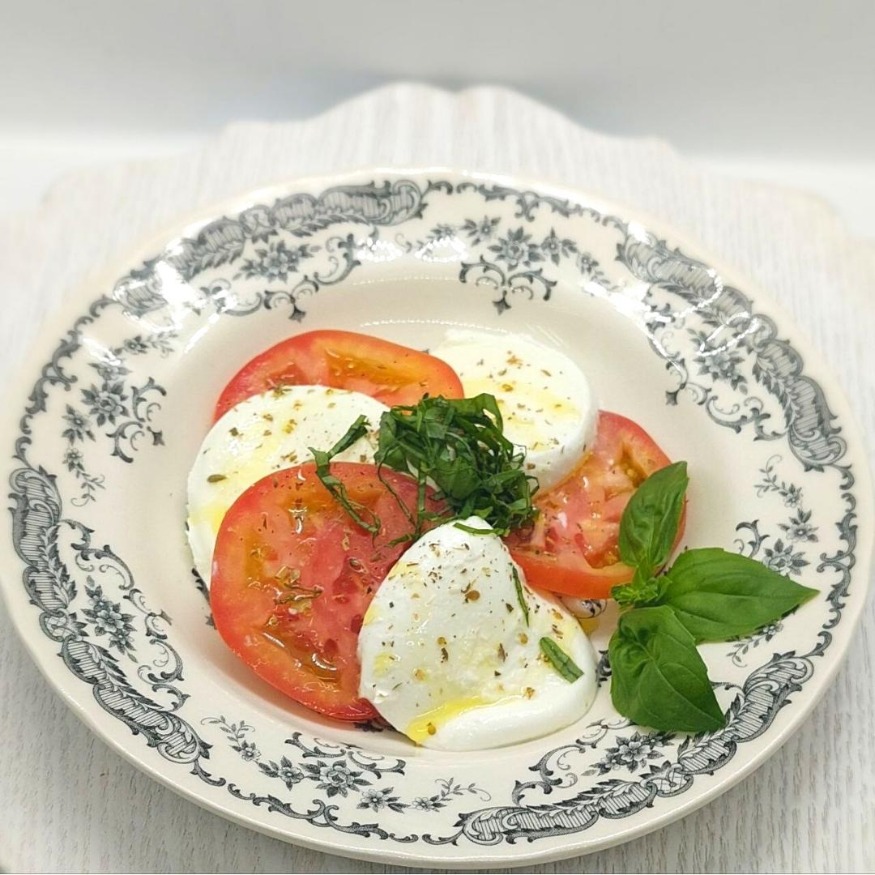 ENSALADA CAPRESE CON MOZZARELLA DE BÚFALA