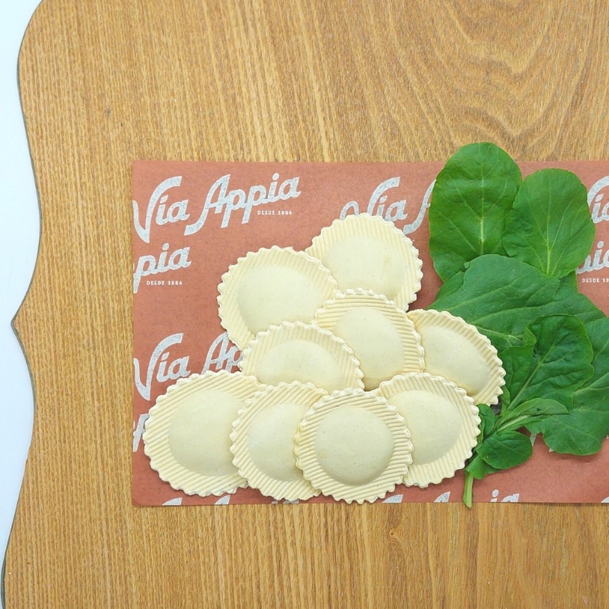 PASTA RELLENA CON REMOLACHA, QUESO DE CABRA Y BERROS