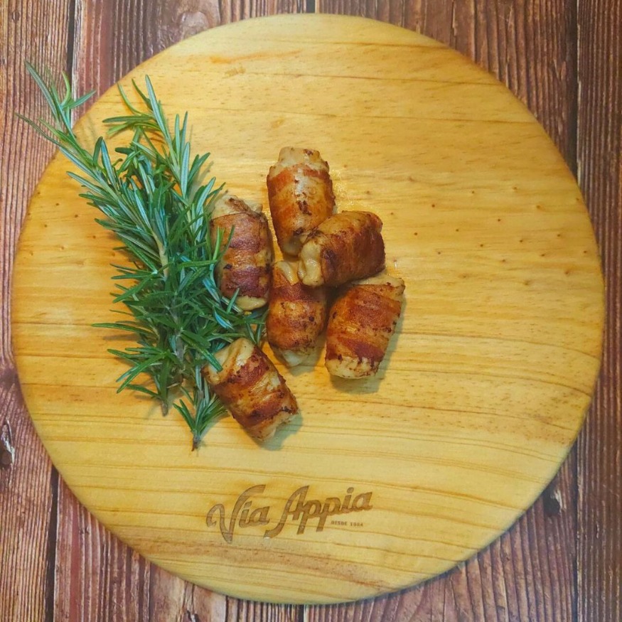 BOCCONCINI DE POLLO ENVUELTOS EN PANCETTA