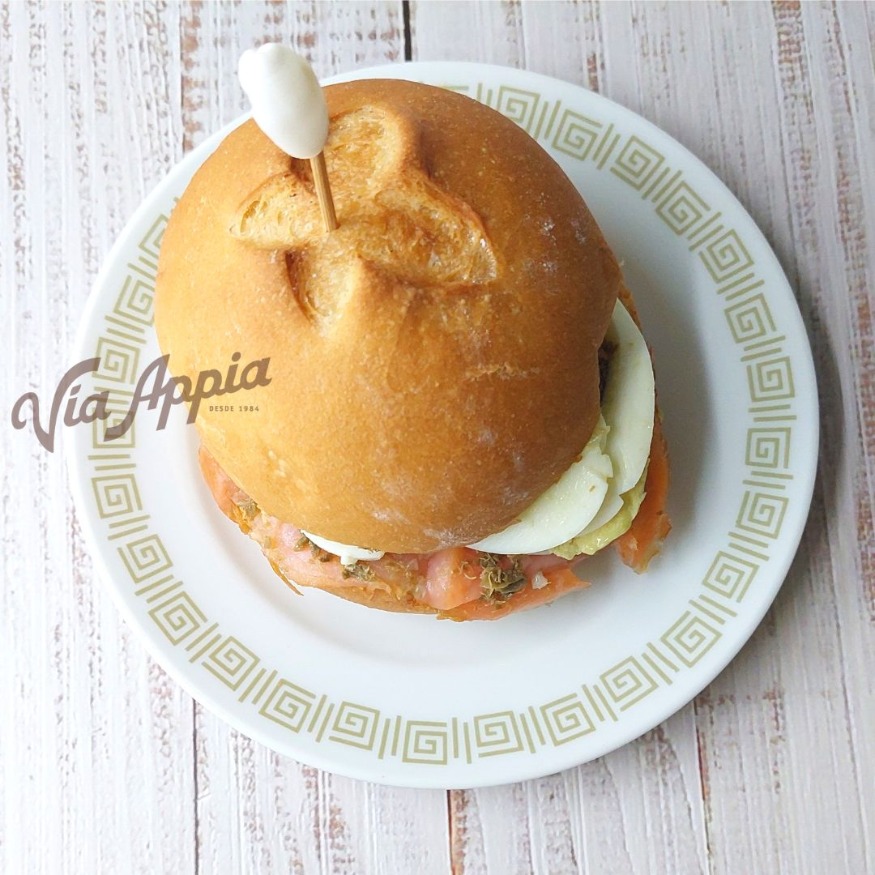 SÁNDWICH MIGNON SALMÓN AHUMADO NORUEGO