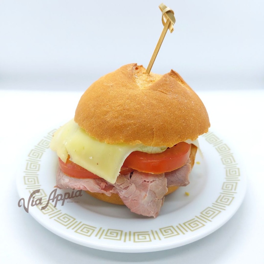 SÁNDWICH MIGNON DE  ROAST BEEF Y QUESO HOLANDÉS