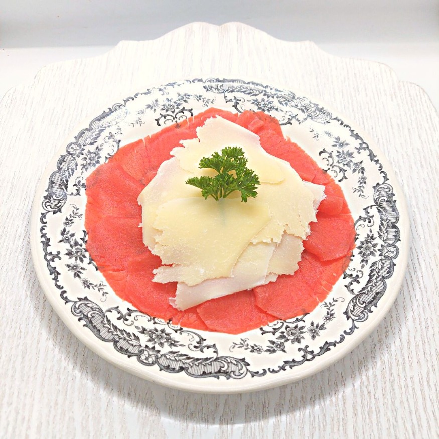 CARPACCIO DE LOMITO Y REGGIANO