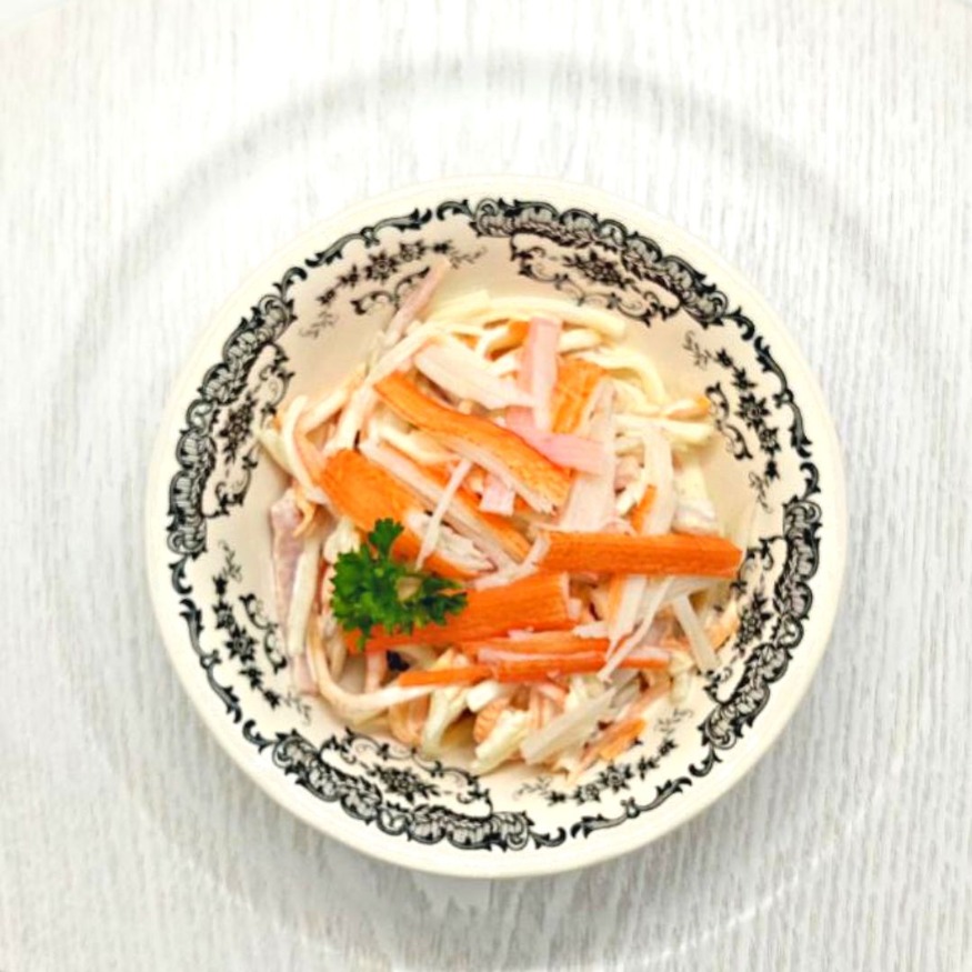 ENSALADA CAPRICCIOSA CON CANGREJO