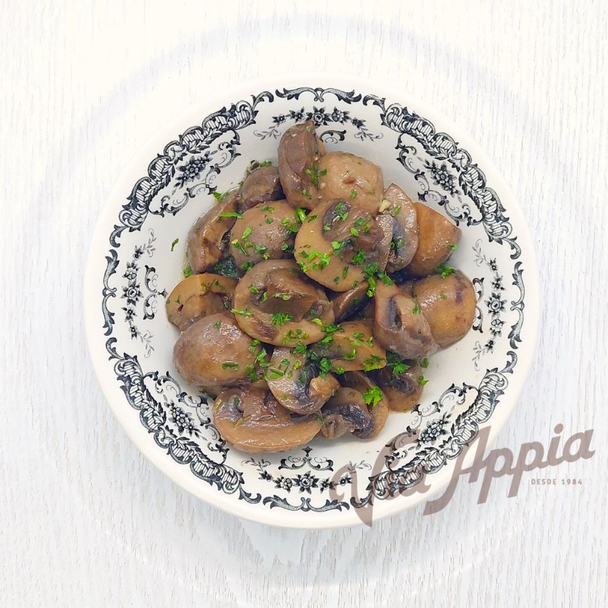 CHAMPIÑONES AL AJILLO