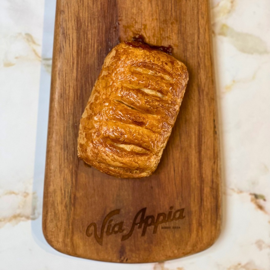 HOJALDRE RELLENO DE GUAYABA CON QUESO CREMA