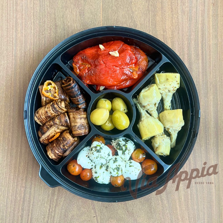 BANDEJA DE ANTIPASTOS VEGETARIANA CON ALCAHOFAS
