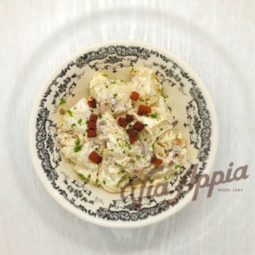 ENSALADA DE PAPAS Y QUESO DE CABRA CON PANCETTA Y CEBOLLA BLANCA