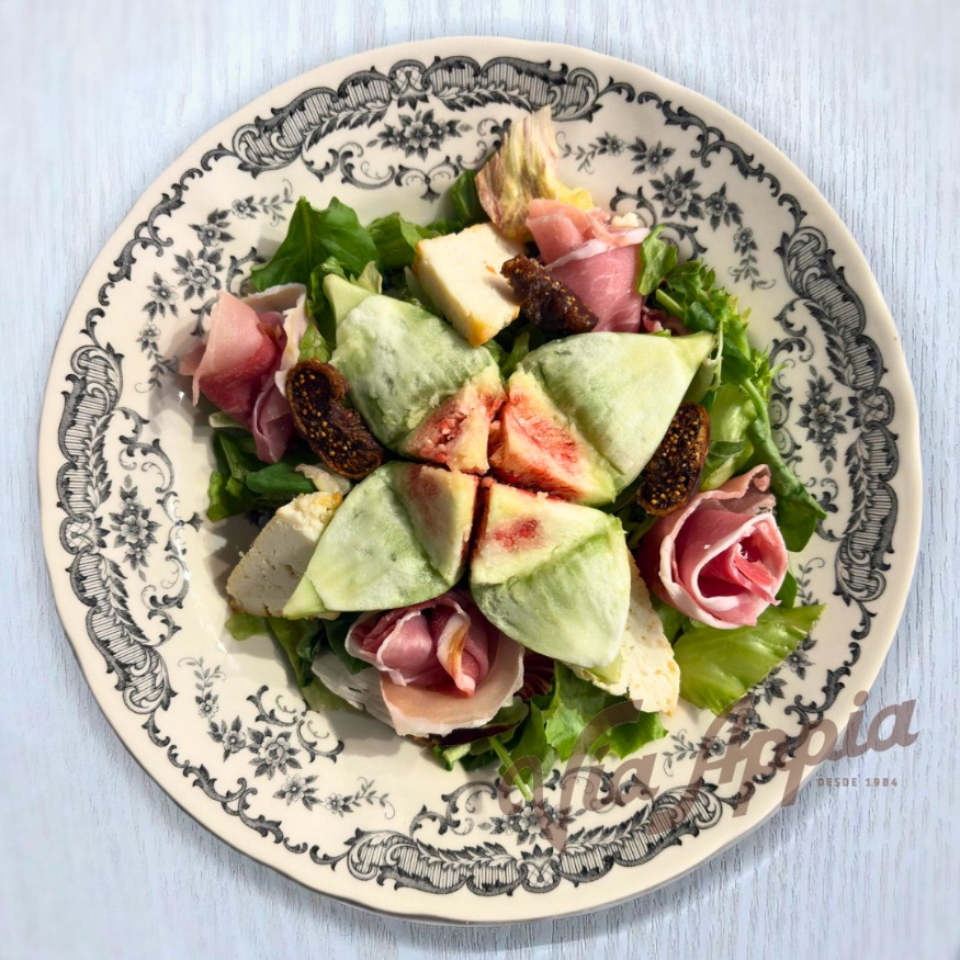MéZCLUM CON RICOTTA DI BúFALA INFORNATA, PROSCIUTTO DI PARMA E FICHI