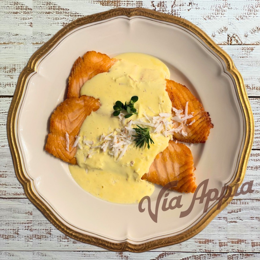 SCALOPPINE DE SALMóN CON COCO Y AZAFRáN