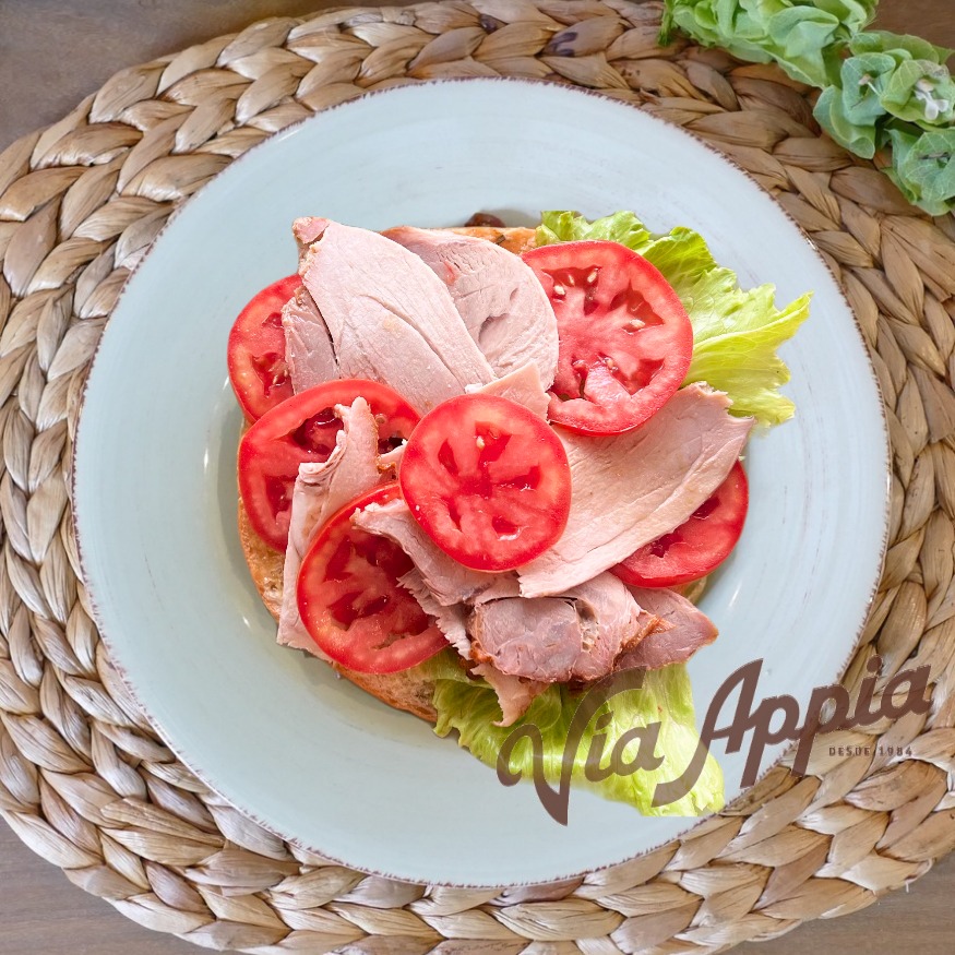 FOCACCIA RELLENA DE  PERNIL  (SÁNDWICH)