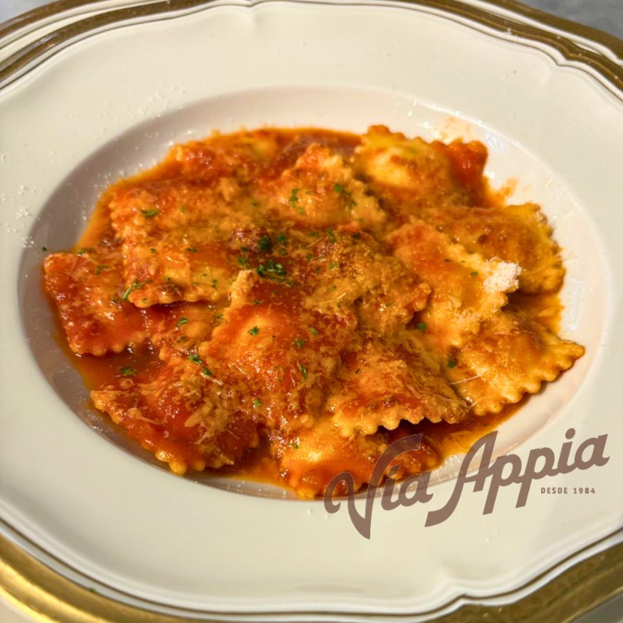 RAVIOLI DI PORRI AL SUGO DI SALSICCIA CON FINOCCHIO