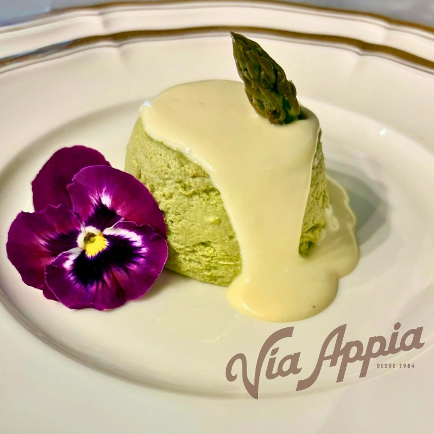 FLAN DE ESPÁRRAGOS VERDES CON VELUTATA DE QUESOS