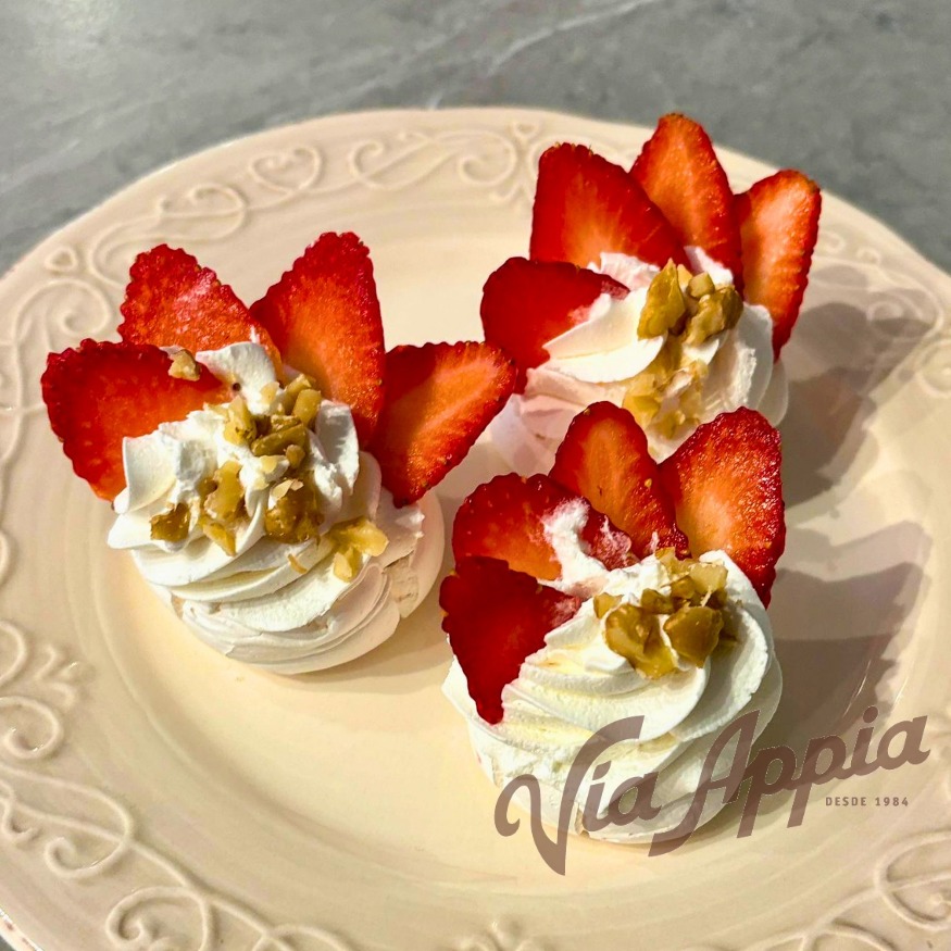 MINI PAVLOVA DE FRESAS